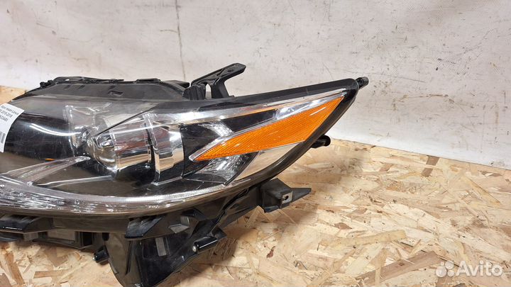 Фара левая Lexus ES 2015-2018 8110633A80