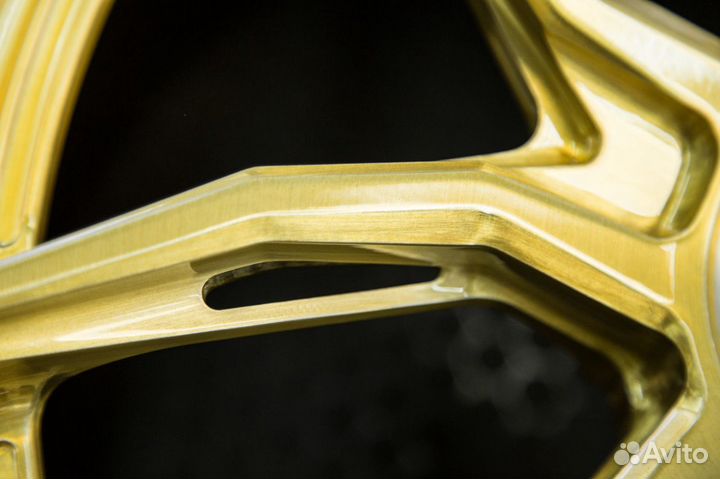 Кованые диски GT Forged R21 на Porsche Cayenne