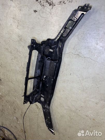 Телевизор (рамка радиатора) Volvo S60 RS59