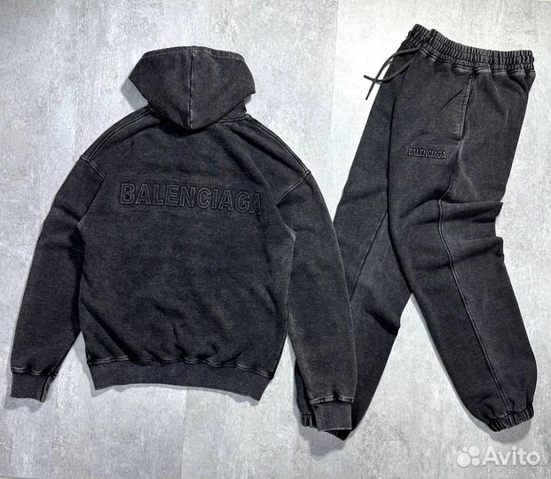 Легкий спортивный костюм Balenciaga