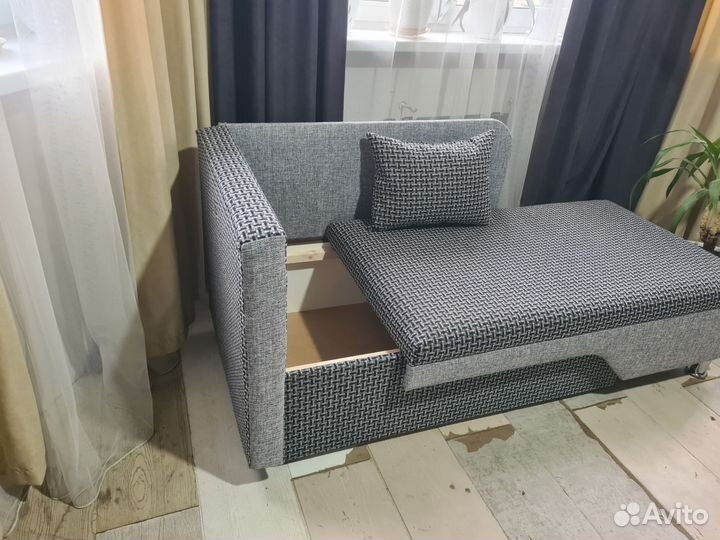 Маленькый диван