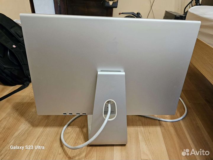 Apple cinema display 23