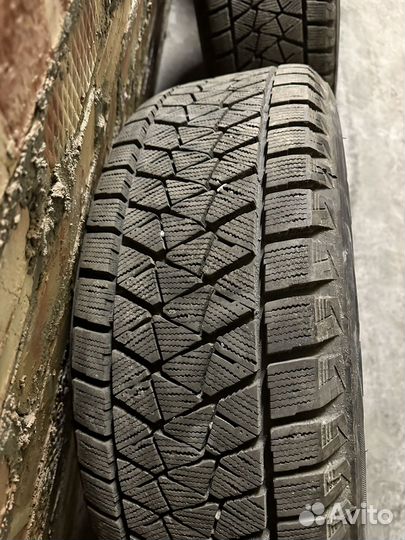 Bridgestone Blizzak DM-V2 235/55 R20