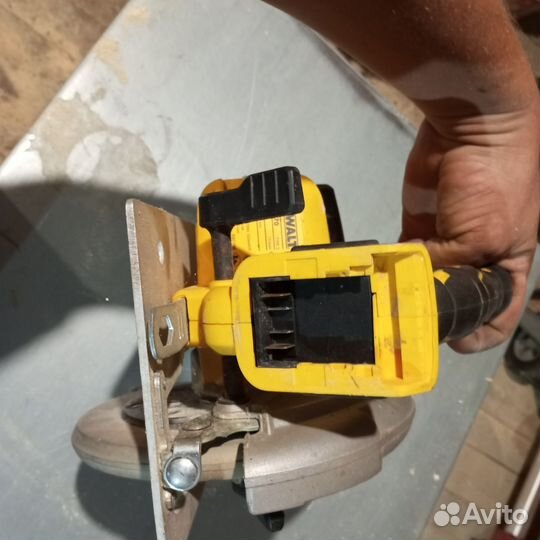 DeWalt dcs570
