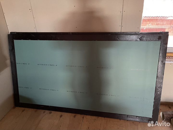 Зеркало напольное в деревянной раме