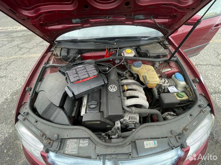 Петля двери передней левой для Volkswagen Passat 5