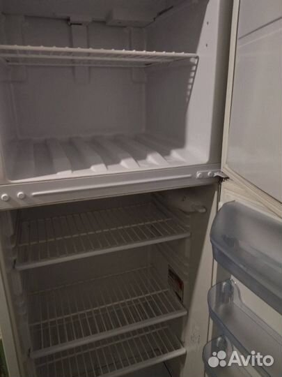 Холодильник Indesit