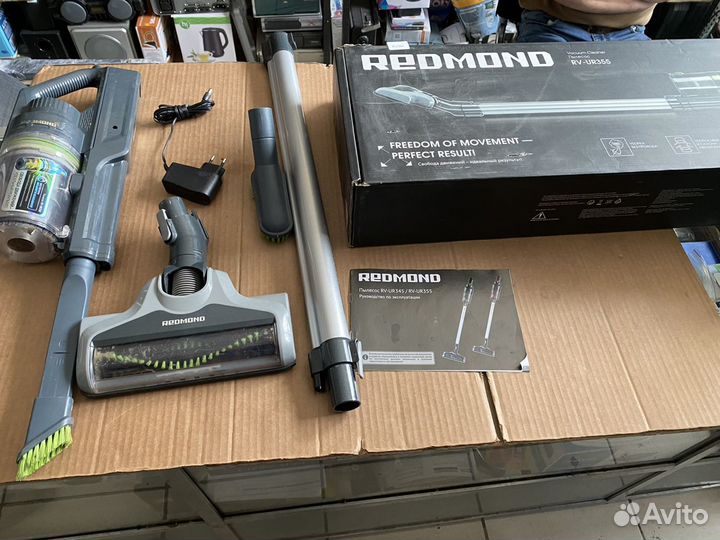 Пылесос вертикальный беспроводной redmond