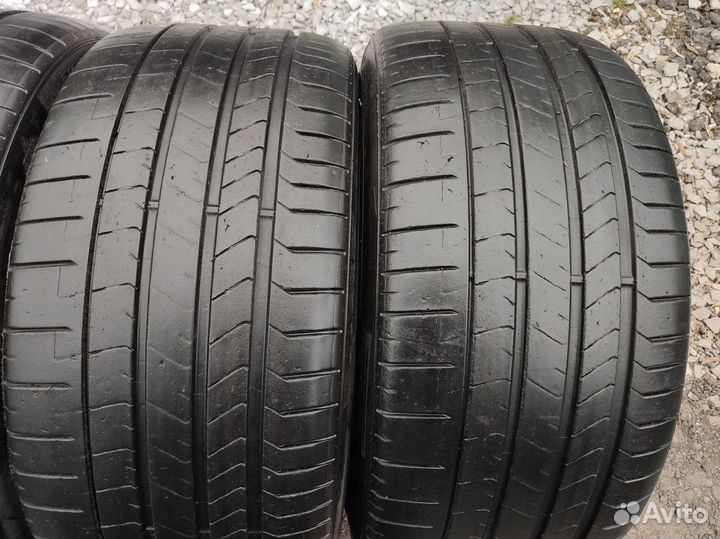 Pirelli P Zero PZ4 295/35 R21 и 315/30 R22 95W