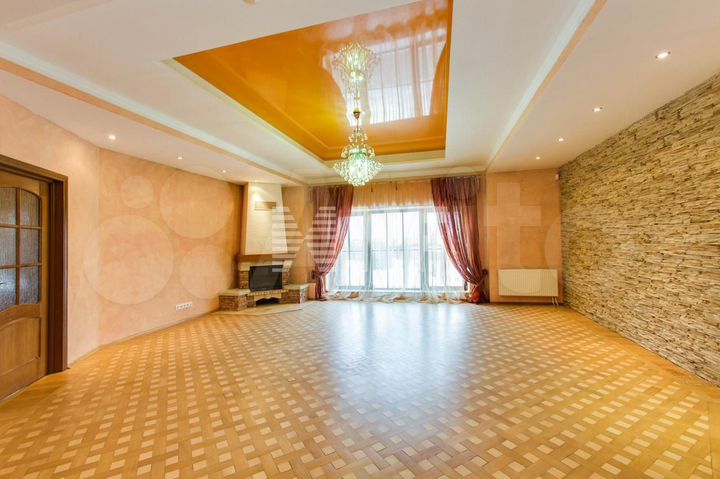 Дом 300 м² на участке 27 сот.