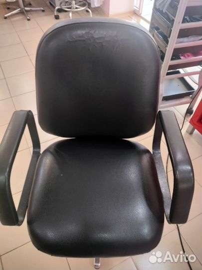 Парикмахерское кресло