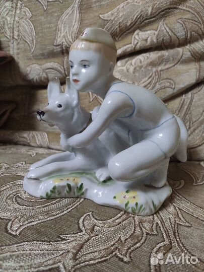 Статуэтка фарфор