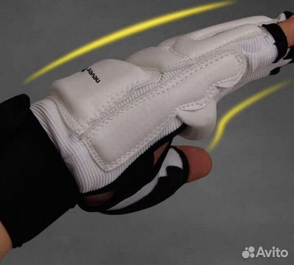 Спортивные перчатки
