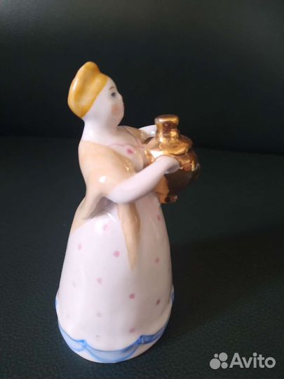 Статуэтка барыня с самоваром
