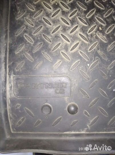 Резиновые коврики в салон Пежо Партнер