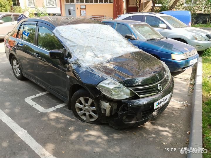 Nissan Tiida 1.6 AT, 2011, битый, 120 000 км