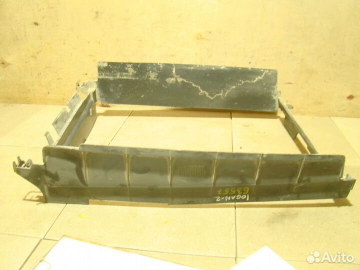 Рамка радиатора Renault Logan II 2014