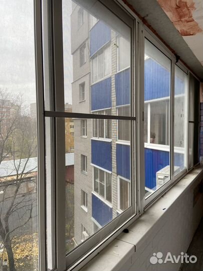 Окна лоджия бу алюминиевые + 2 москитных сетки