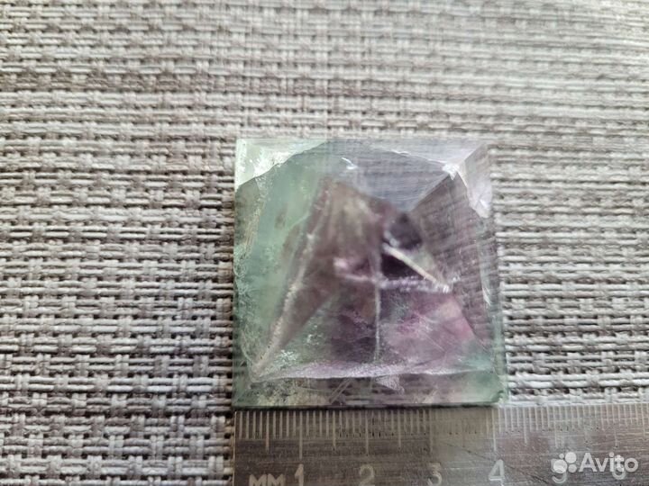 Пирамида из флюрита