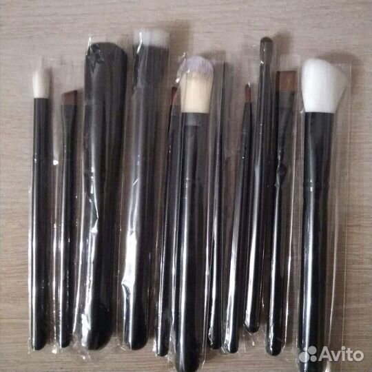 Кисти для макияжа в тубе