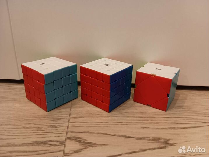 Сборщик кубиков рубиков(в небольших магазинах)