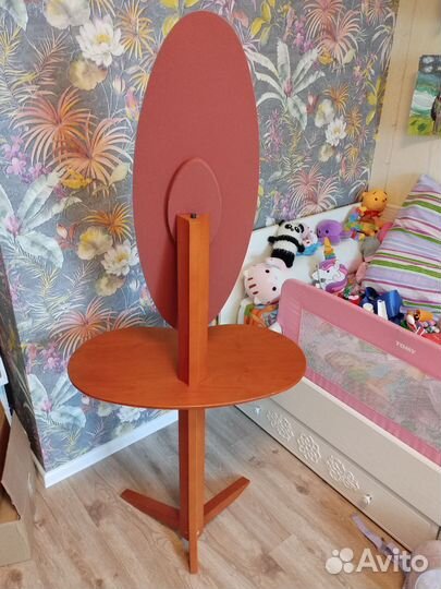 Столик для макияжа с зеркалом