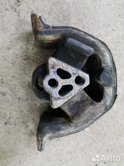 Подушка двигателя левая Daewoo Nexia седан N150