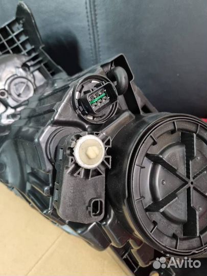 Фара передняя правая Kia Rio 3 15-17г