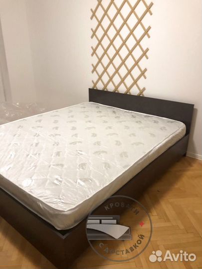 Кровать двухспальная с матрасом