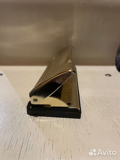 Дырокол на 6 отверстий