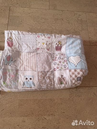 Набор в детскую кроватку(одеяло, бортики