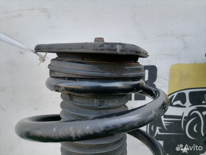 Стойки амортизаторов передние (комплект) Ford Kuga