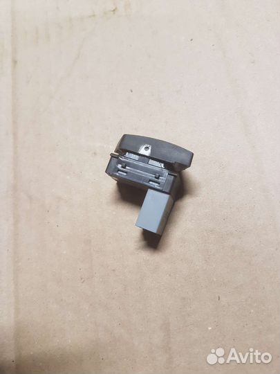 Кнопка стеклоподъемника Skoda Octavia 2011