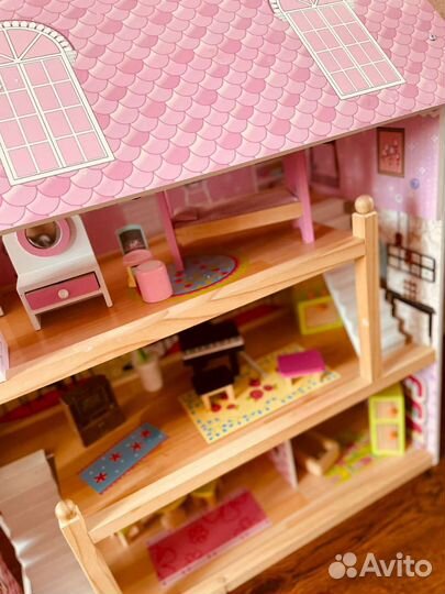 Кукольный домик с мебелью