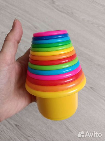 Пирамидка из стаканчиков