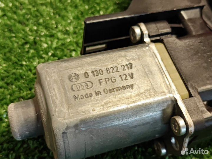 Мотор стеклоподъемника левый Ford Focus 2 хэтчбек