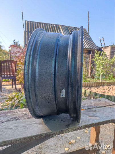 Автомобильный диск r16