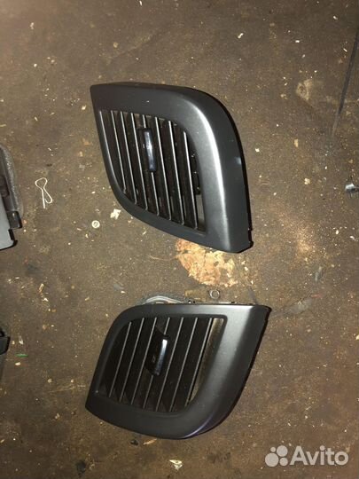 Боковой воздуховод торпедо хундай солярис 1