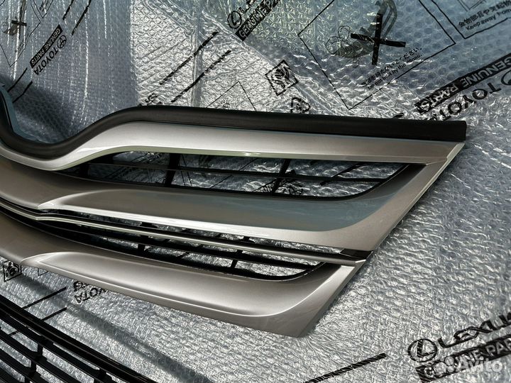 Toyota Venza решетка радиатора + оправа птф