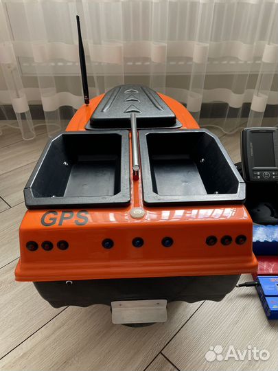 Прикормочный кораблик с gps и эхолотом