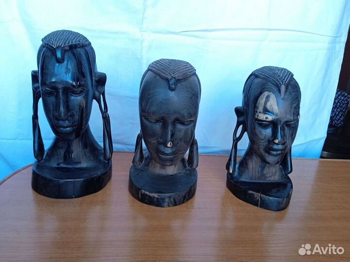 Эбеновые фигуры из чёрного дерева