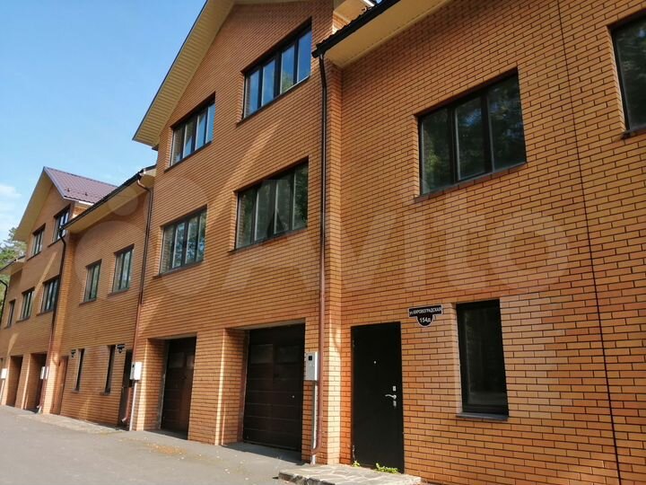 Таунхаус 230 м² на участке 2,5 сот.