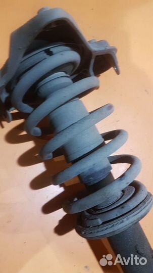 Амортизатор передний правый на Skoda Superb