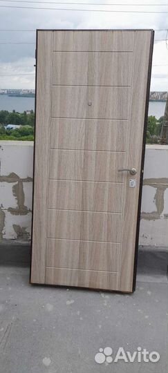 Дверь входная металлическая правая бу