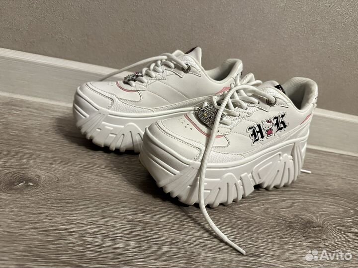 Кроссовки женские 36