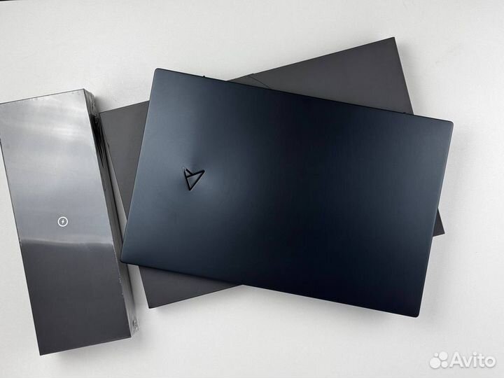 Новый asus Zenbook 17 Pro R7 6800H/17.3