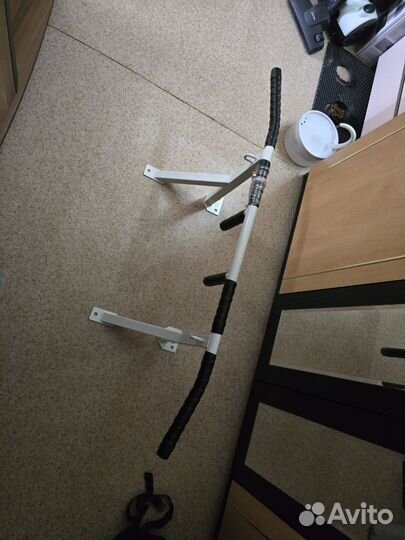 Турник настенный