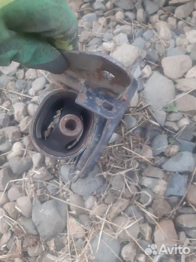 Подушка двигателя левая на Лифан Солано 1