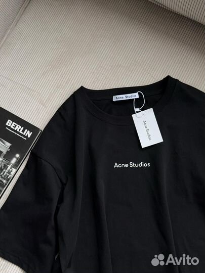 Классная футболка acne studios