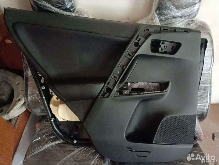 Toyota RAV4 40 - обшивка задней левой двери